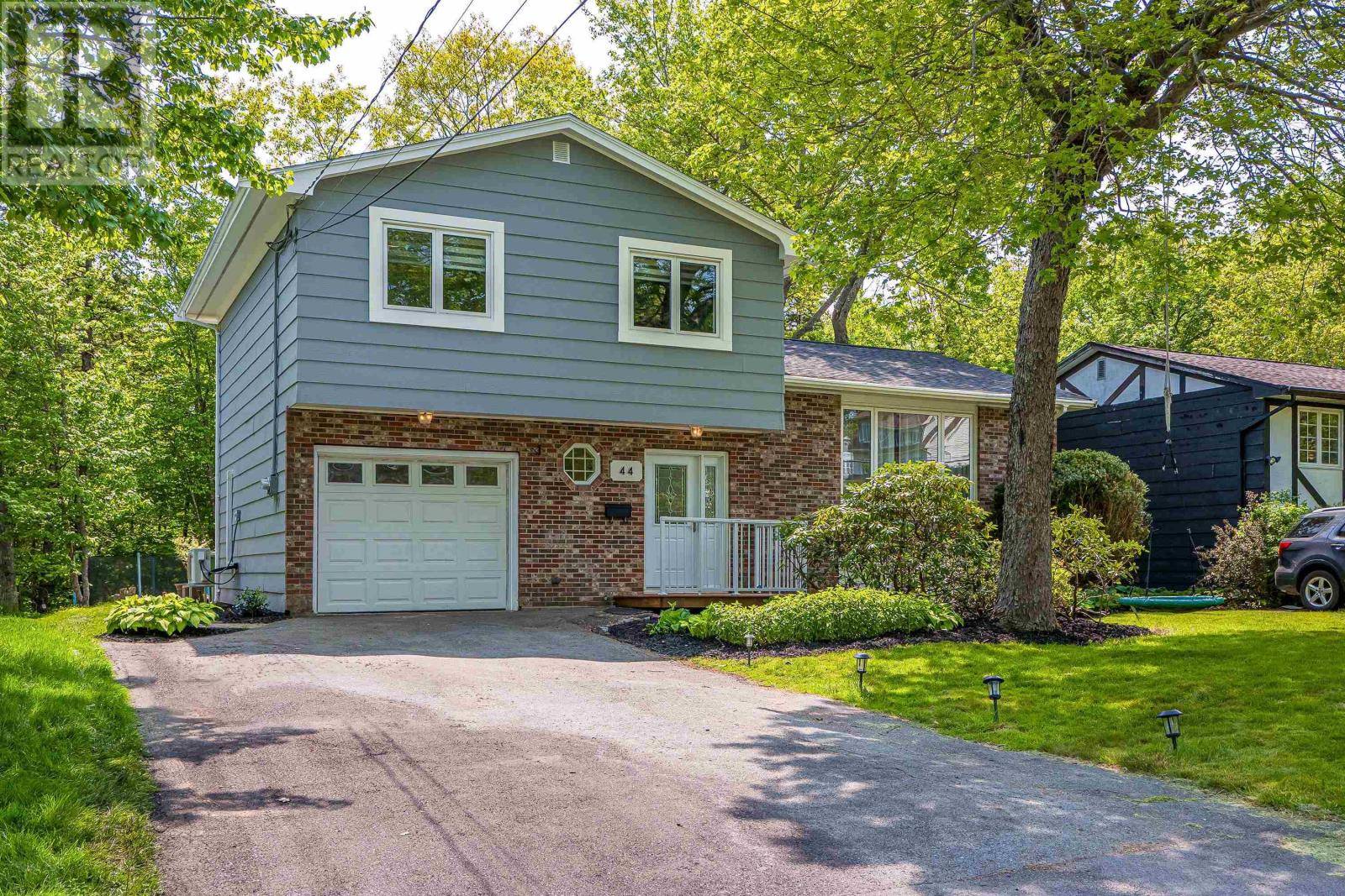 44 Sunrise Hill, Bedford, NS B4A1V1