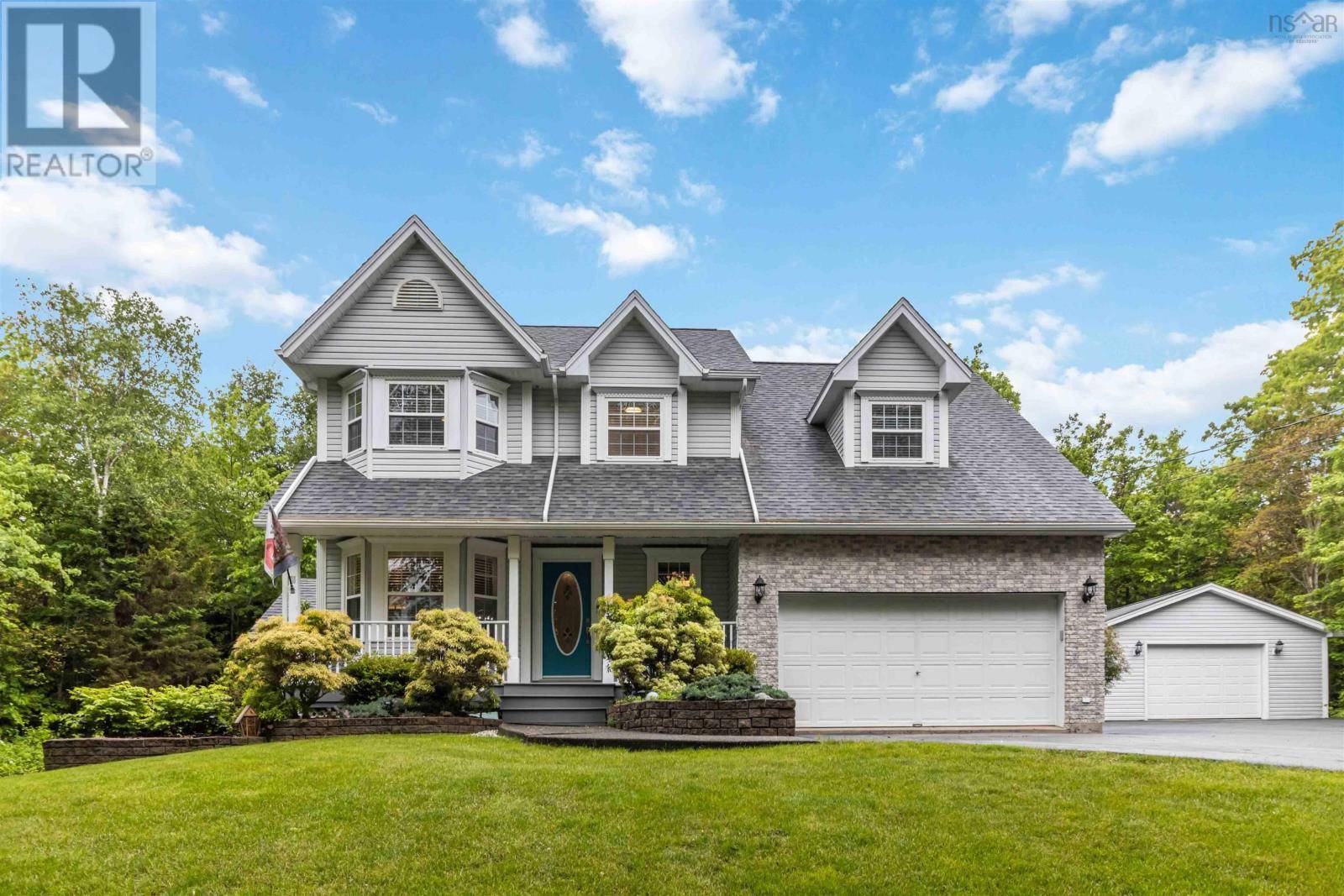 35 Canterbury Lane, Fall River, NS B2T1A4