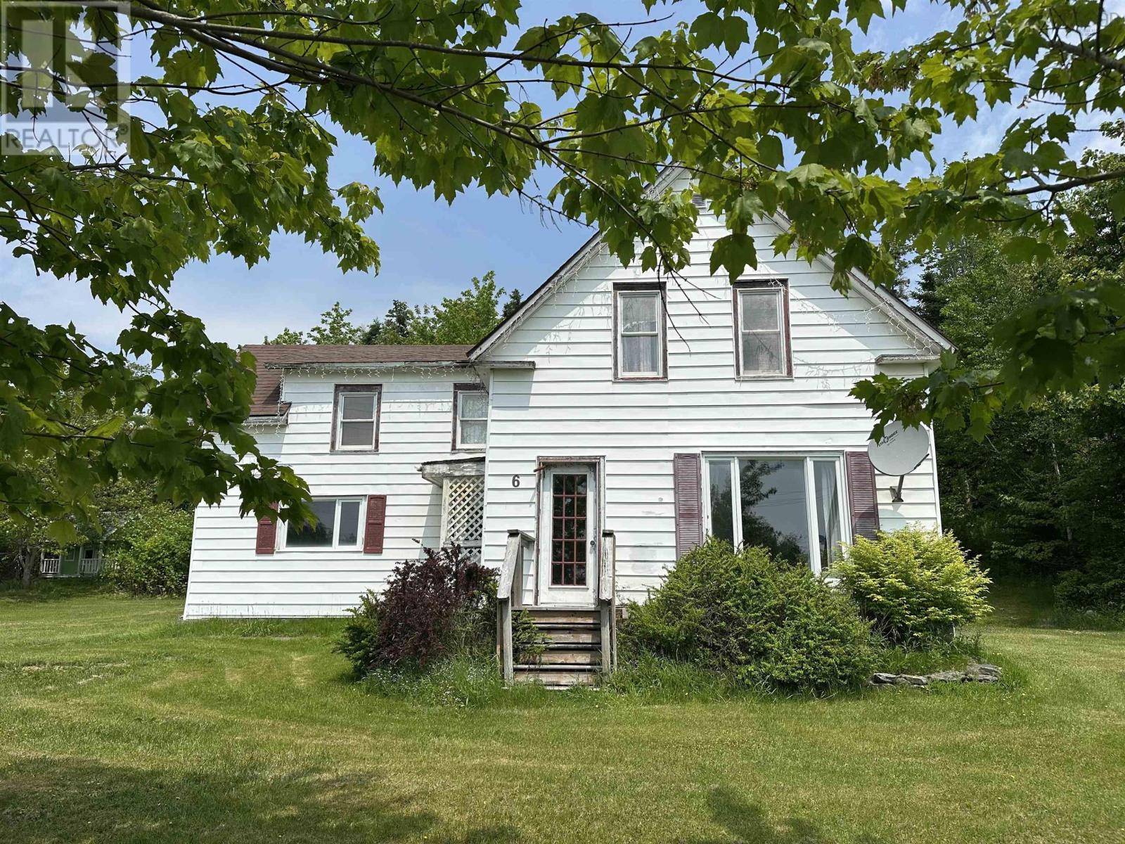 6 Lake Road, Sheet Harbour, NS B0J3B0