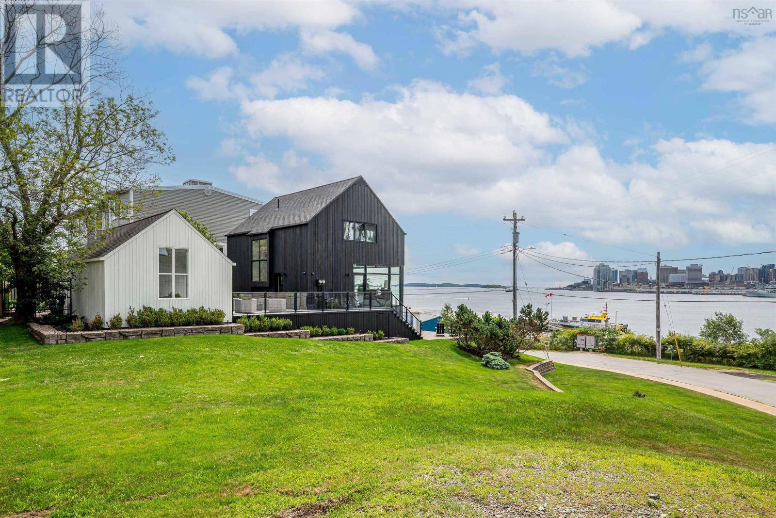 90 Shore Road, Dartmouth, NS B4A1A4