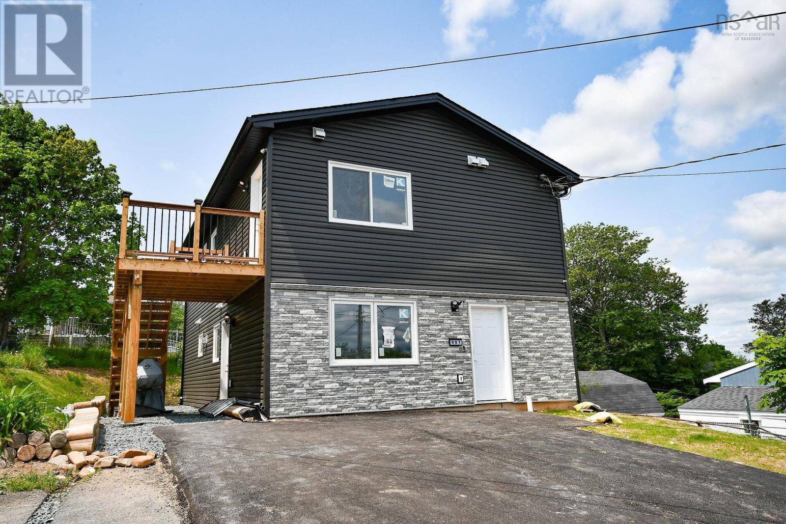 61/63 Brian Drive, Dartmouth, NS B2W3N2