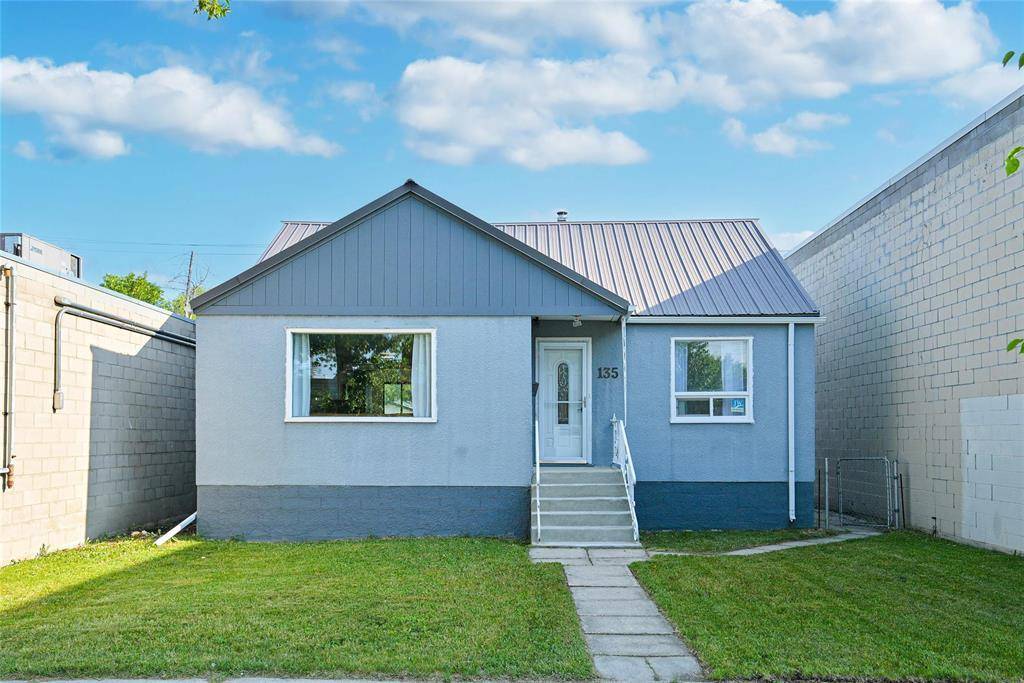 135 Victoria Avenue W, Winnipeg, MB R2C1S6