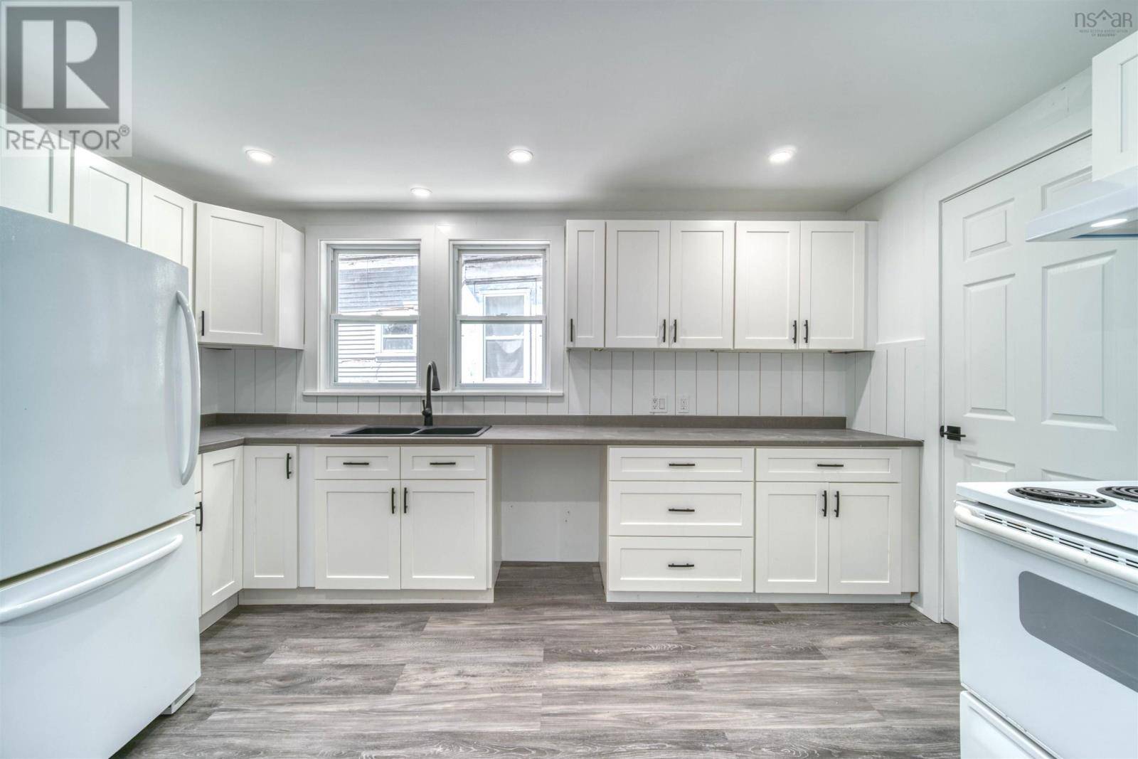Kentville, NS B4N2L7,23 Prospect Avenue