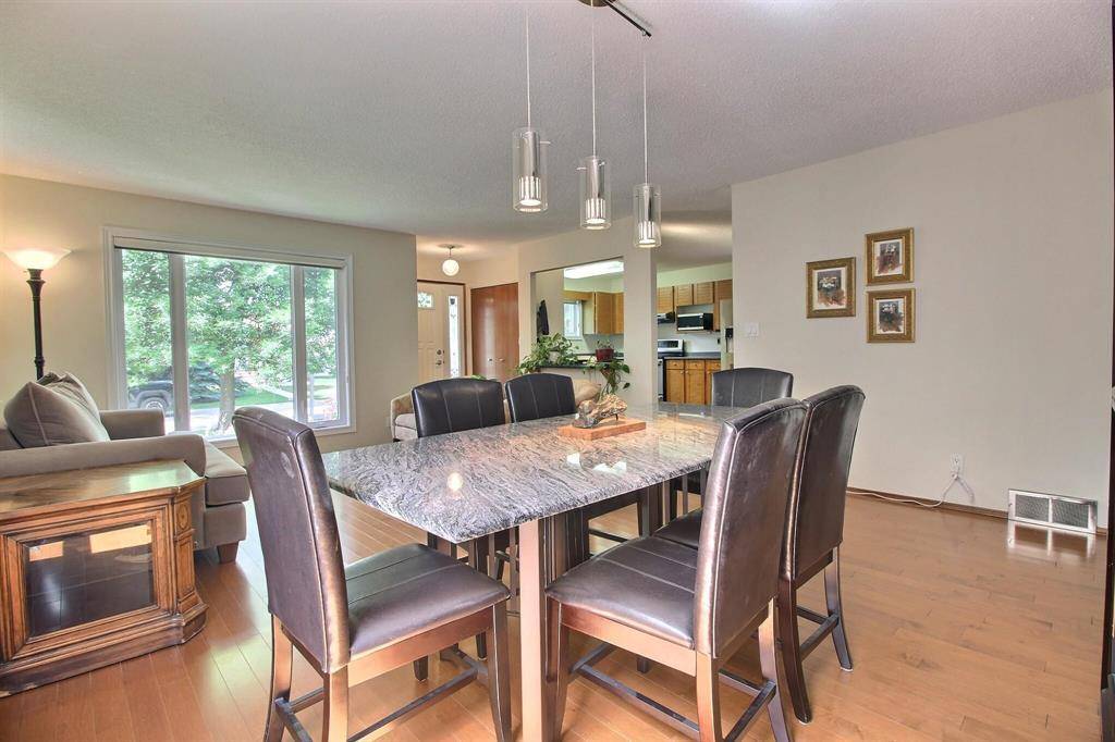 Winnipeg, MB R2N2L3,59 Kennington Bay