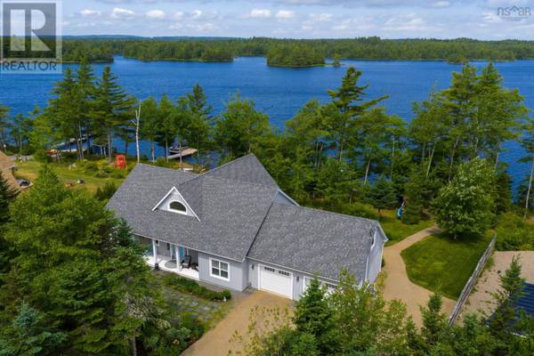 94 Heritage Way, East Uniacke, NS B0N1Z0