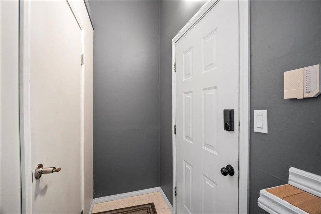 Winnipeg, MB R3C1Z1,261 Young Street