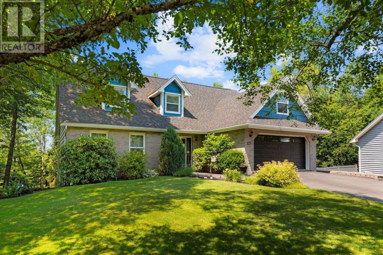 Bedford, NS B4A2X4,122 Riverview Crescent