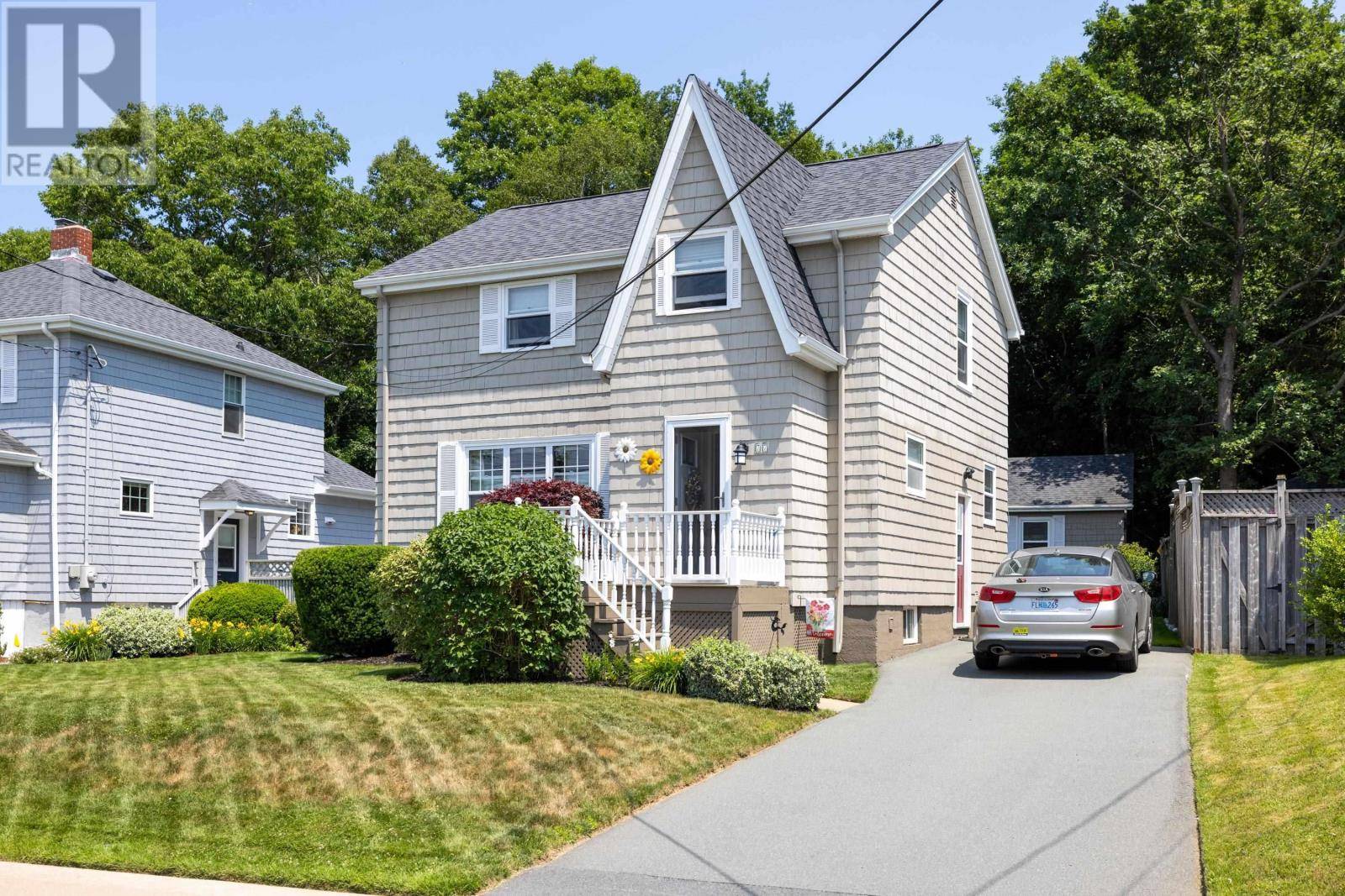 77 Newcastle Street, Dartmouth, NS B2Y3M8