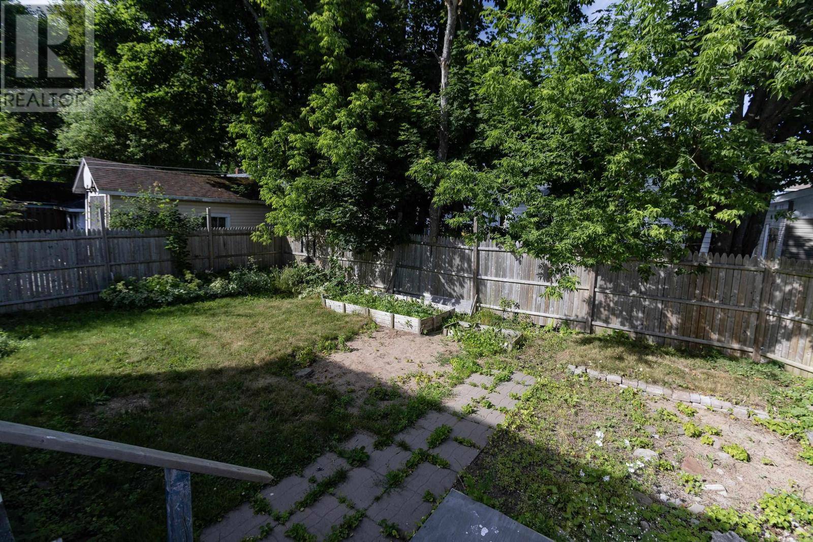 Amherst, NS B4H3P4,44 Clarence Street