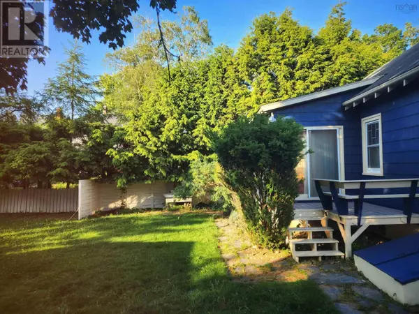 Lunenburg, NS B0J2C0,70 Victoria Road