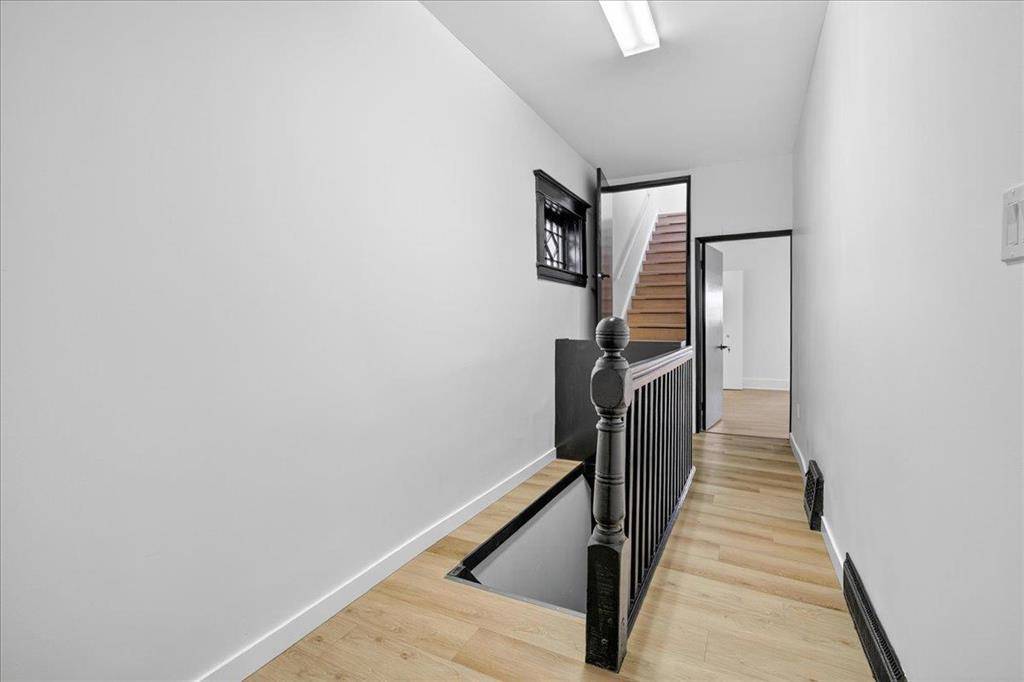 Winnipeg, MB R3G2X5,585 Clifton Street