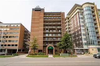 Winnipeg, MB R3M0A1,400 237 Wellington Crescent