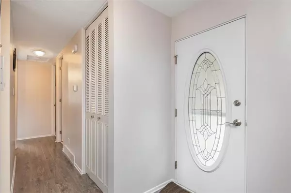 Winnipeg, MB R2V2V7,70 Laurel Bay