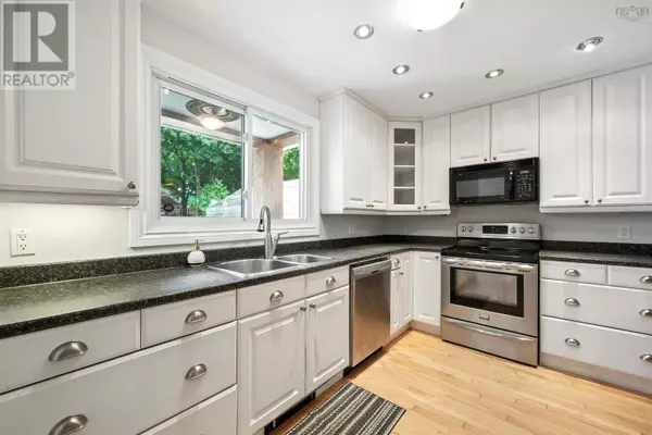 2221 BLINK BONNIE Terrace, Halifax, NS B3L3E8