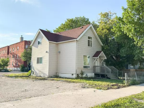 Winnipeg, MB R3B2X1,700 Sherbrook Street