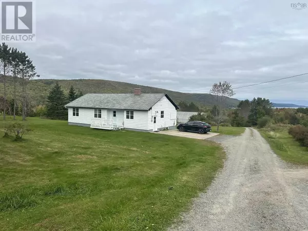 5 Eagles Nest Drive, West Bay Marshes, NS B0E3K0