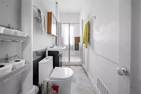 Winnipeg, MB R2W1X3,269 Alfred Avenue