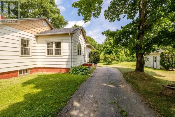 Berwick, NS B0P1E0,122 Maple Avenue