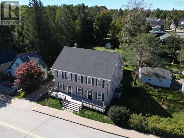 Mahone Bay, NS B0J2E0,662 Main Street