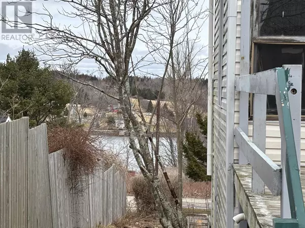 Lunenburg, NS B0J2C0,195 Lawrence Street