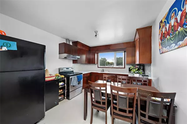 Winnipeg, MB R2X0P3,1427 Magnus Avenue