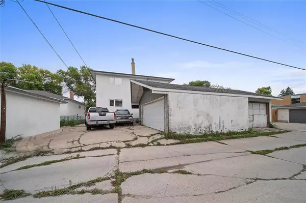 Winnipeg, MB R2X0P3,1427 Magnus Avenue