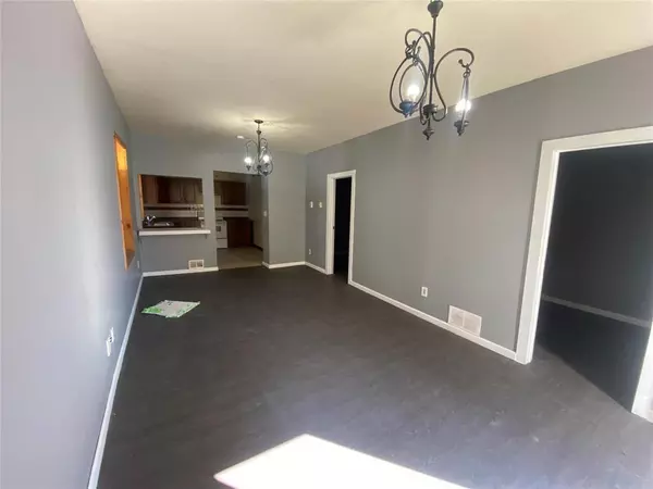 Winnipeg, MB R2W2S6,669 Flora Avenue