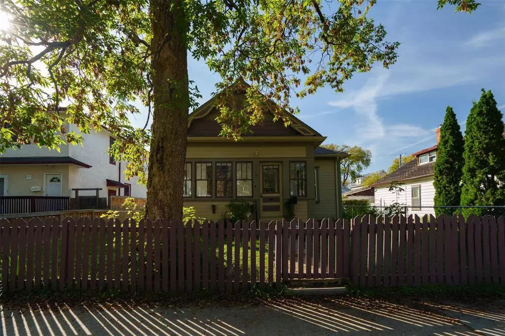 Winnipeg, MB R3G1N4,408 Agnes Street