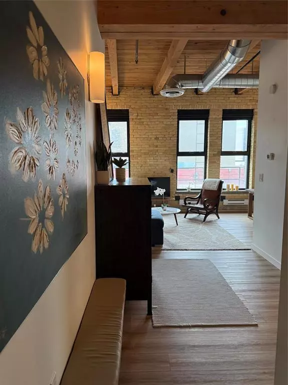 Winnipeg, MB R3B0N7,203 110 James Avenue