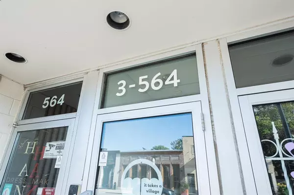 Winnipeg, MB R3L2B4,3 564 Osborne Street