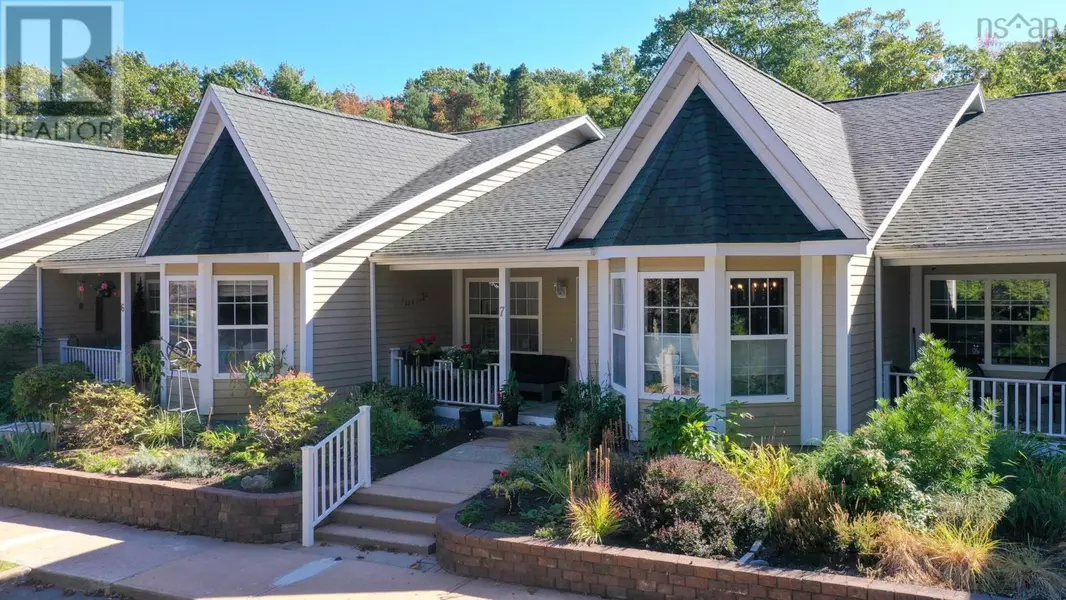 36 Fauxburg RD #7, Mahone Bay, NS B0J2E0