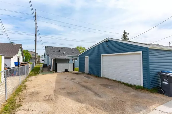 Winnipeg, MB R2X0C5,1188 Selkirk Avenue