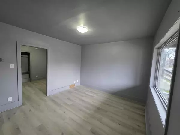 Winnipeg, MB R2W1S7,525 Redwood Avenue