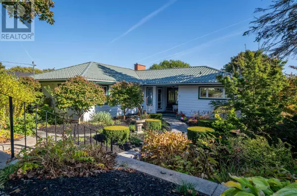 Dartmouth, NS B3A3S8,15 Lakeview Avenue