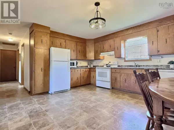 Chéticamp, NS B0E1H0,49 Barren Forks Road|Belle Marche