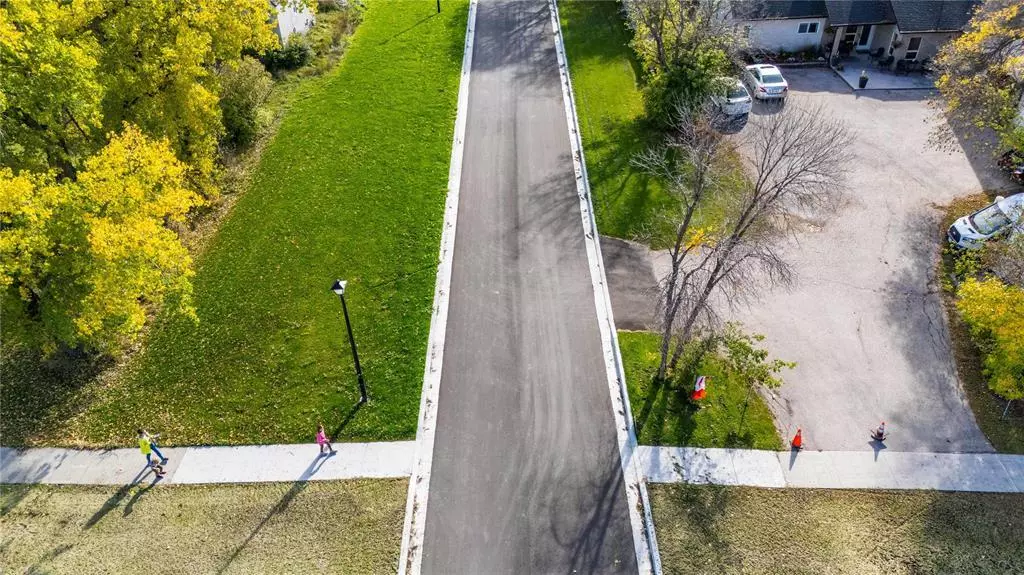 146 Harvest Crescent, Lorette, MB R5K0Y4