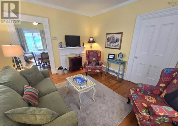 Mahone Bay, NS B0J2E0,29 School Street