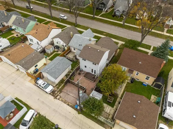 Winnipeg, MB R3G3E3,1052 Ashburn Street