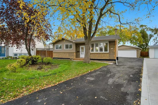 17 Carolyn Bay, Winnipeg, MB R2J2Z3