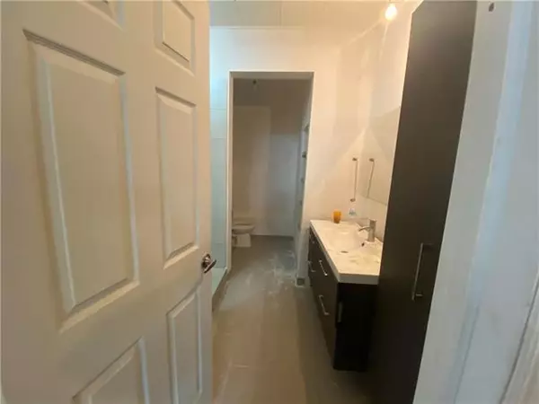 Winnipeg, MB R3M3L5,562 St Mary's Road