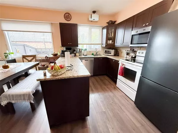 Winnipeg, MB R3K0P1,3 14 Sansome Avenue