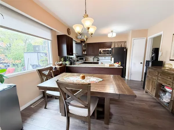 Winnipeg, MB R3K0P1,3 14 Sansome Avenue