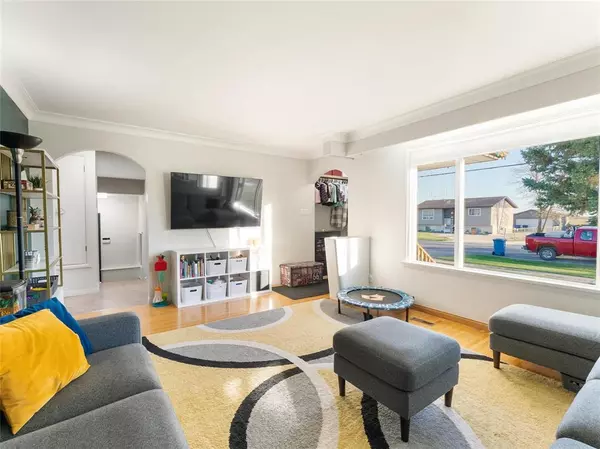 Winnipeg, MB R2C3H8,1115 Copeland Street