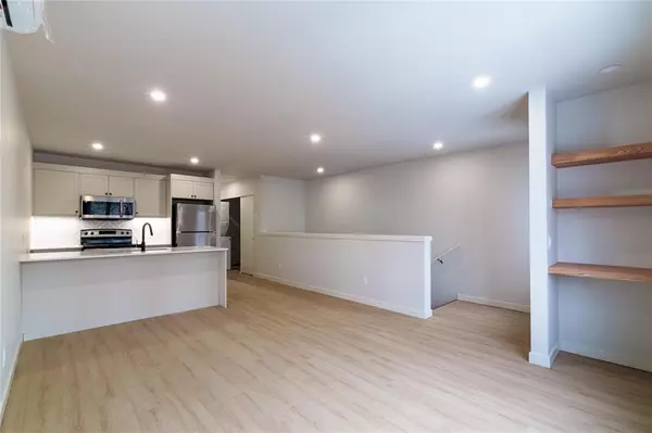 Winnipeg, MB R3N1J4,1005 Jessie Avenue