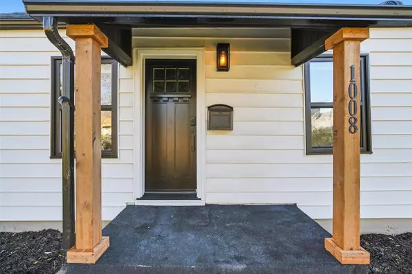 Winnipeg, MB R3M1S6,1008 Dudley Avenue