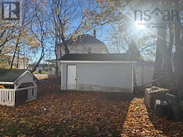 Amherst, NS B4H1S3,53 Spring Street