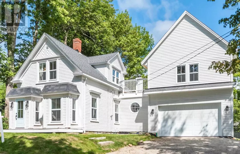 16 Garden Lane, Mahone Bay, NS B0J2E0