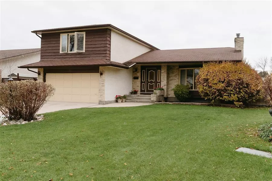 35 Sardelle Crescent, Winnipeg, MB R2P1B8