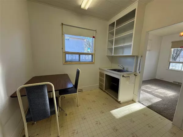 Winnipeg, MB R2C2K6,221 Thom Avenue W