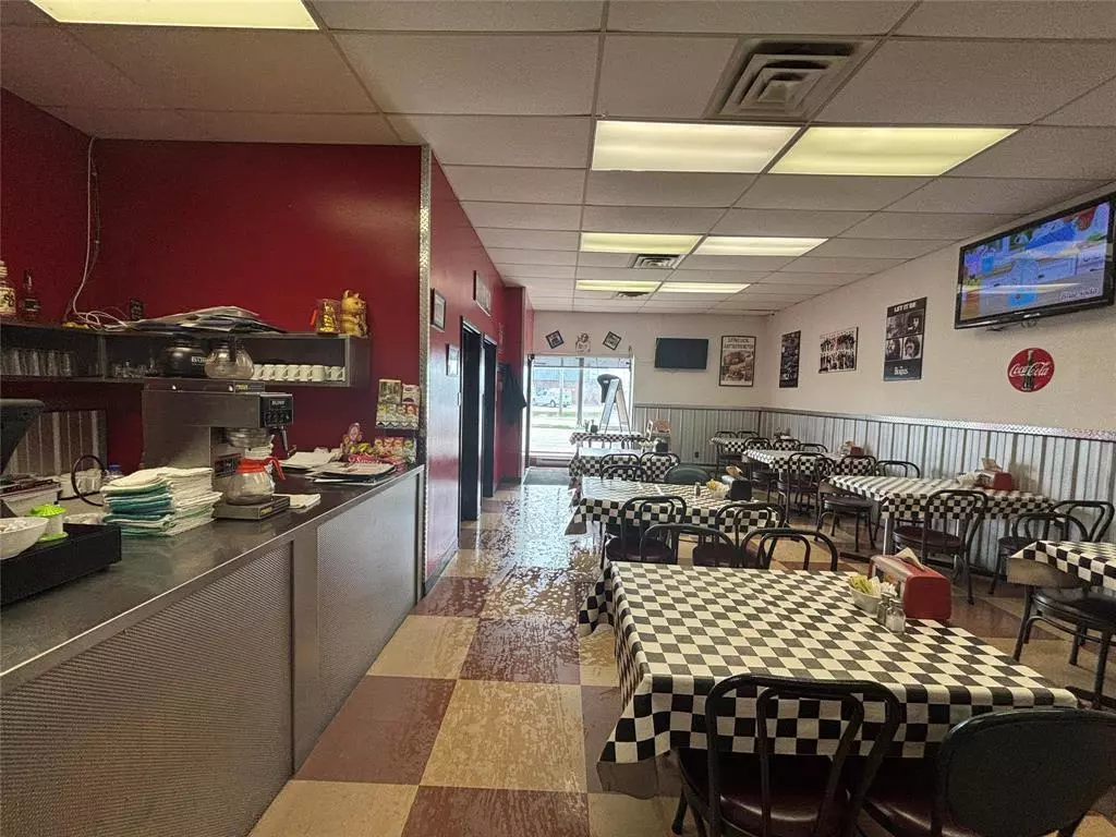 Winnipeg, MB R2J0S5,405 Turenne Street